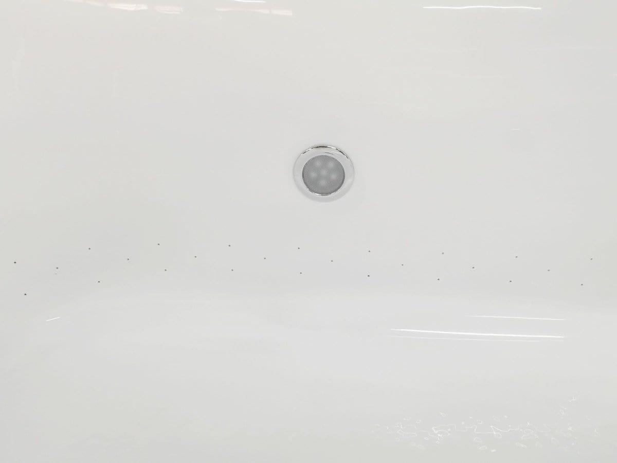 EAGO AM2140 68" WHITE FREE STANDING OVAL AIR BUBBLE BATHTUB - Oasis Bathtubs